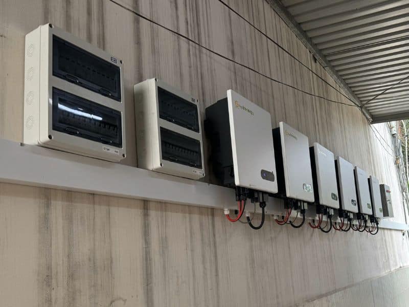 Hình ảnh lắp đặt thực tế Biến tần Senergy 10kW 1 pha hòa lưới, bám tải 